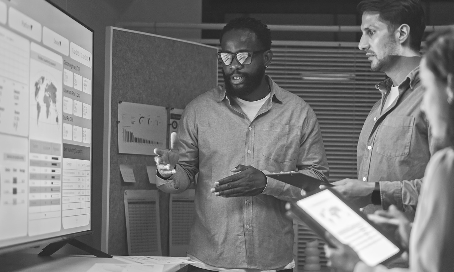 SINGLE-IMAGE_data-analytics-team-meeting_jul25