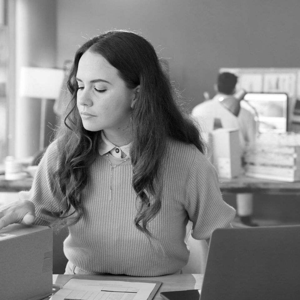 SINGLE-IMAGE_woman-checking-parcels-laptop_aug25