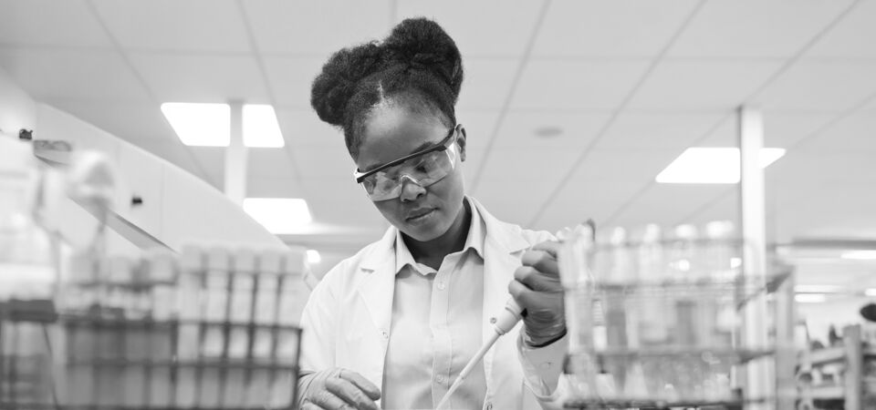 SINGLE-IMAGE_young-female-scientist-filling-chemical-through-pipette_mar25