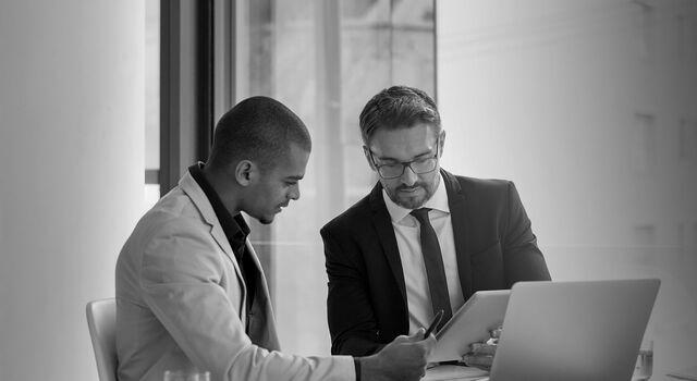 SINGLE-IMAGE_male-office-workers-collaborating-no-squares_mar24