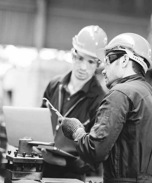 SINGLE-IMAGE_industry-safety-workers-testing-with-laptop_apr25