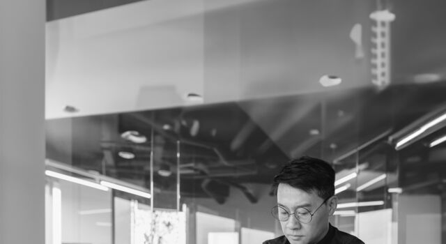 SINGLE-IMAGE_man_working_at_desk_jan24