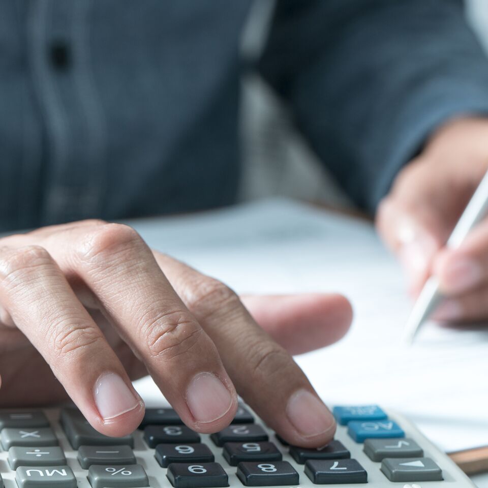 COLOUR-IMAGE_man-typing-on-calculator_feb26.jpg