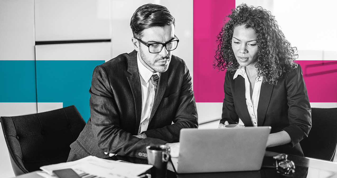 SINGLE-IMAGE_squares-business-colleagues-with-laptop_apr25