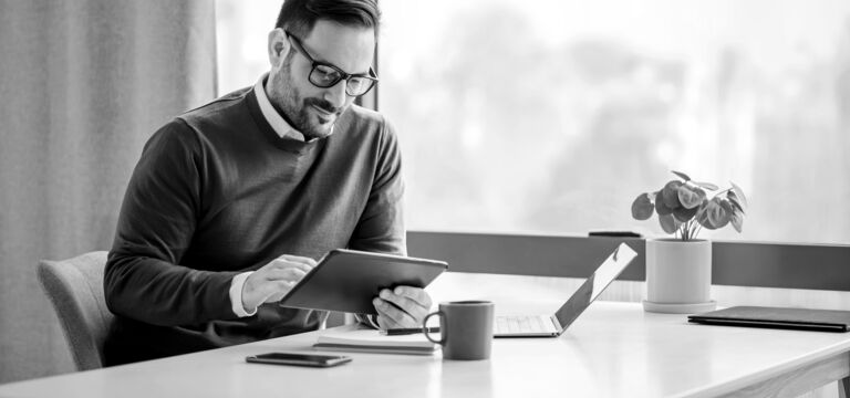 SINGLE-IMAGE_man-with-tablet-at-desk-with-plant_feb24