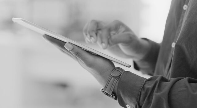 SINGLE-IMAGE_closeup-hands-scrolling-on-a-tablet_may24