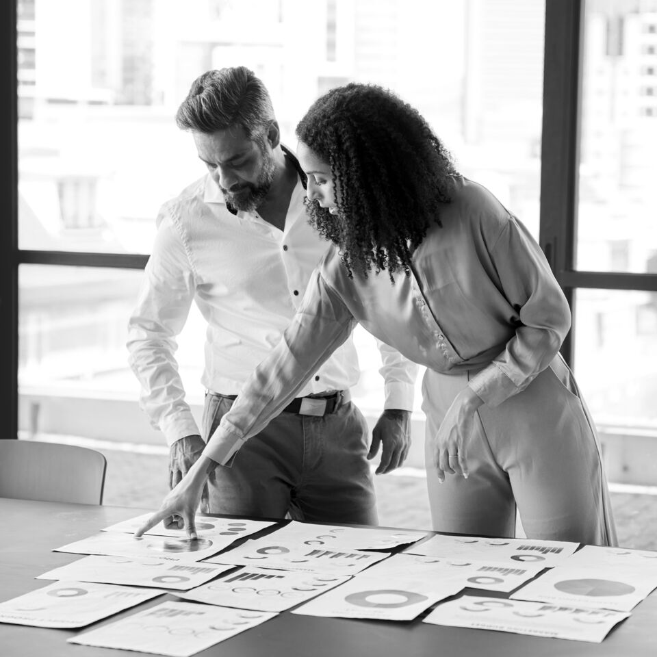 SINGLE-IMAGE_man-and-woman-study-charts_jul24