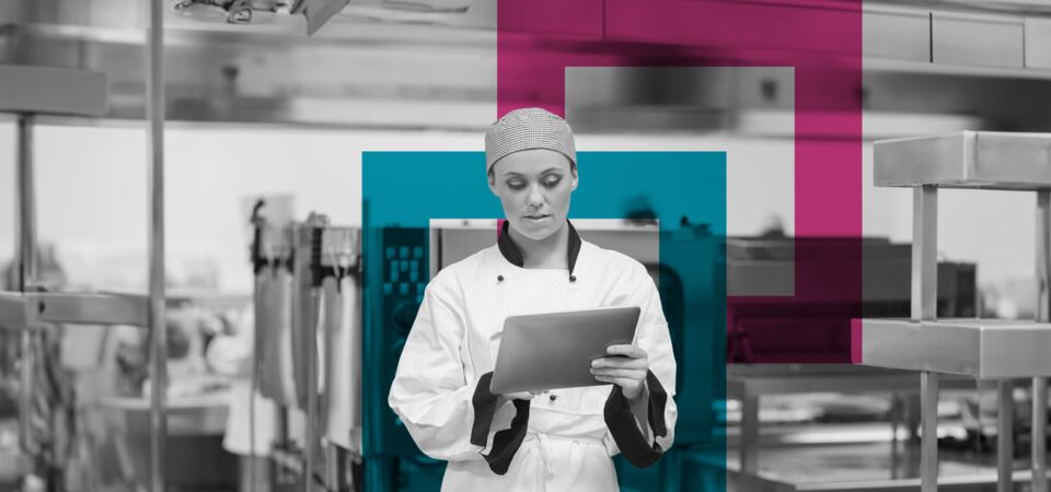 SINGLE-IMAGE_chef-checking-tablet_nov23