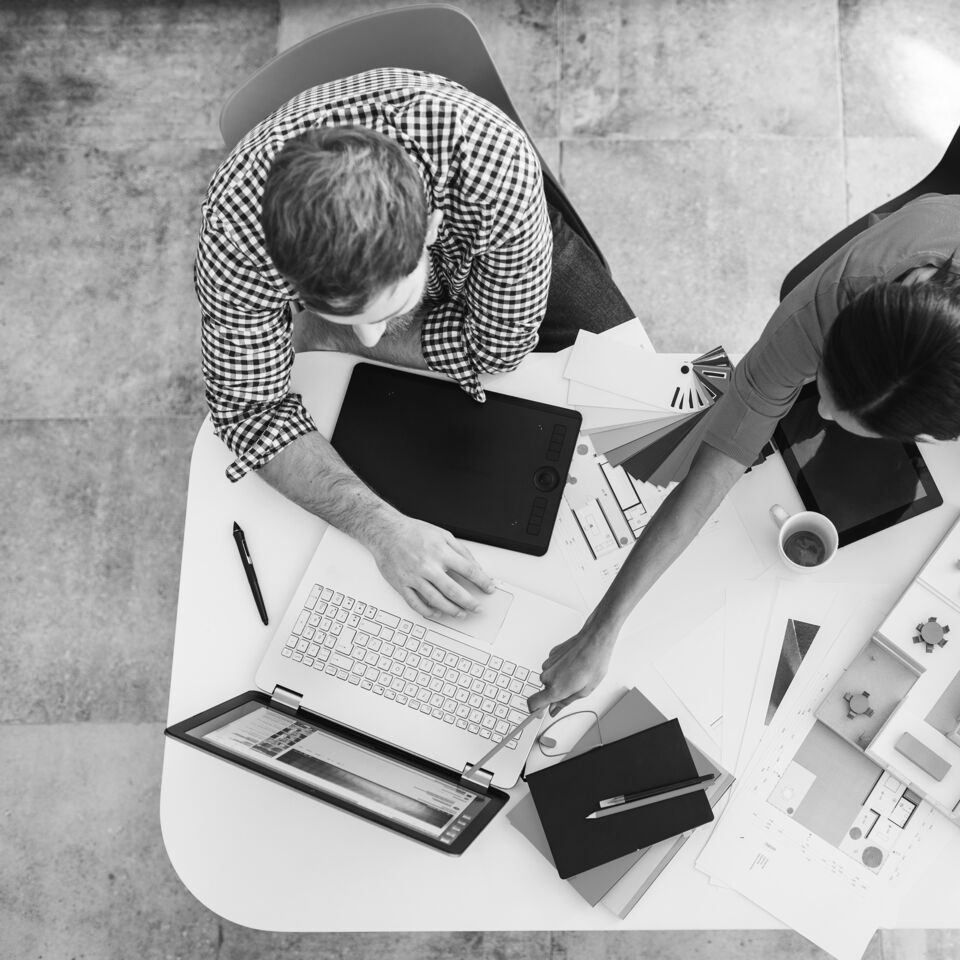 SINGLE-IMAGE_architects-with-laptop-top-down_aug23