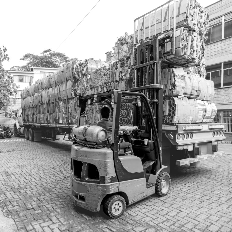 SINGLE-IMAGE_forklift-loading-recycling_aug25