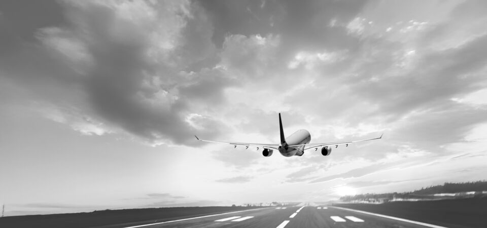 SINGLE-IMAGE_plane-taking-off-sky-expanded_jun25