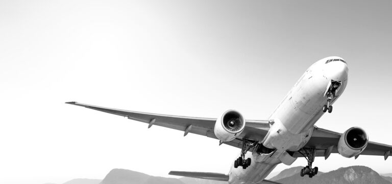 SINGLE-IMAGE_commercial-passenger-airliner_jun25