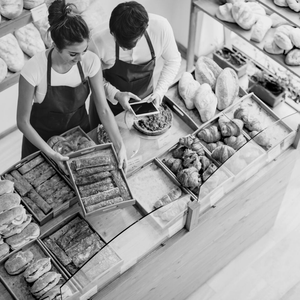 SINGLE-IMAGE_two-workers-with-tablet-in-bakery_aug25