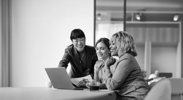 SINGLE-IMAGE_women-group-office-smiling-computer-laptop_feb25
