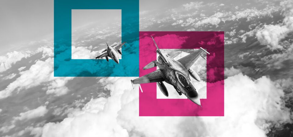 SINGLE-IMAGE_squares-two-fighter-jets-in-sky_dec24