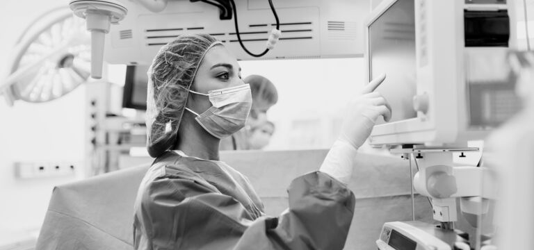 SINGLE-IMAGE_nurse-surgical-equipment_sept23