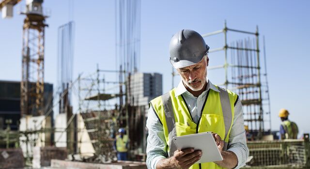 COLOUR-IMAGE_construction-manager-architect-using-tablet-on-site_jul26