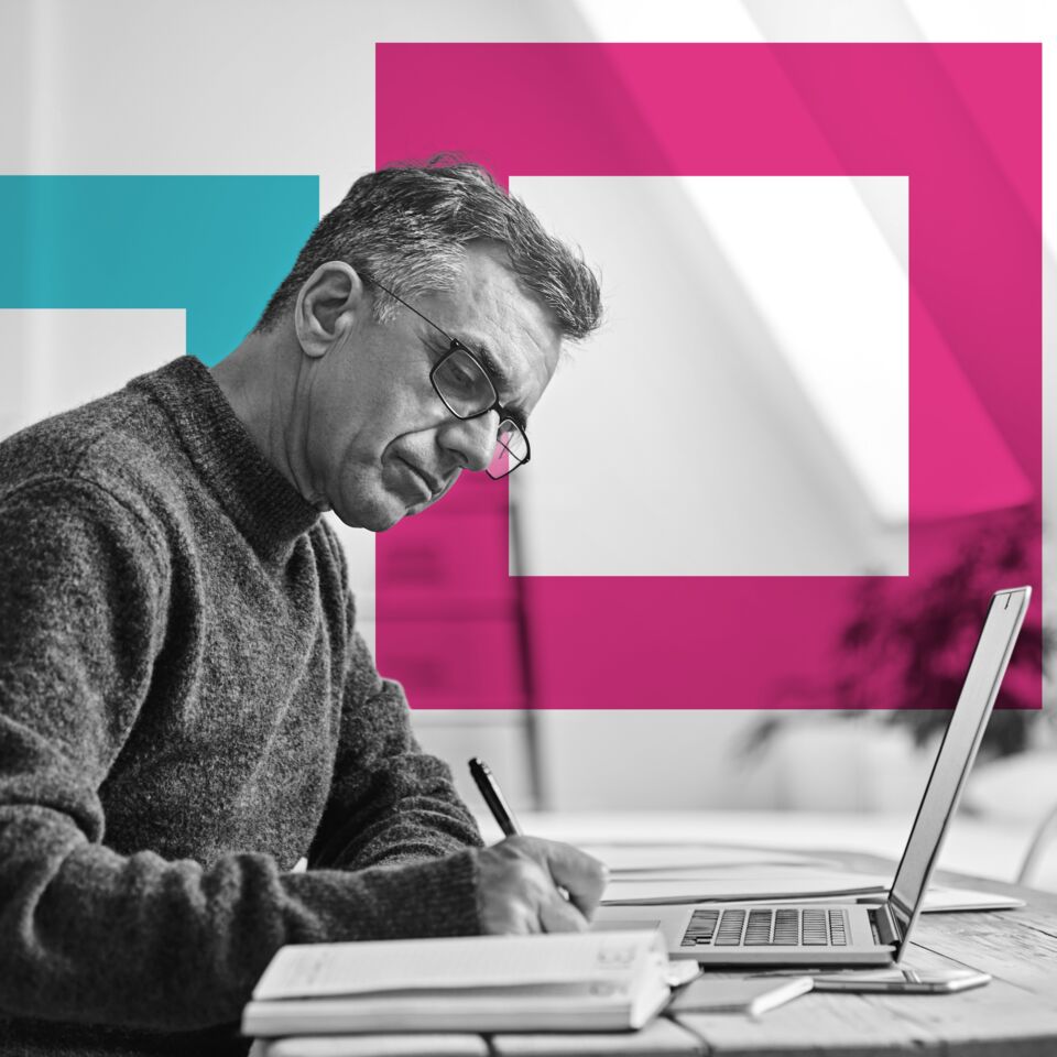 SINGLE-IMAGE_squares-man-writing-laptop_apr25