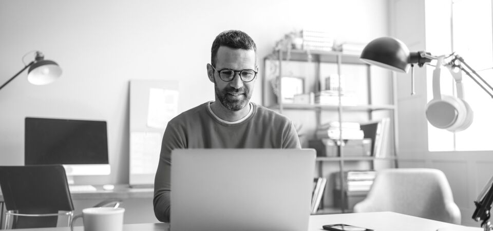 SINGLE-IMAGE_man-sitting-at-laptop_jul25