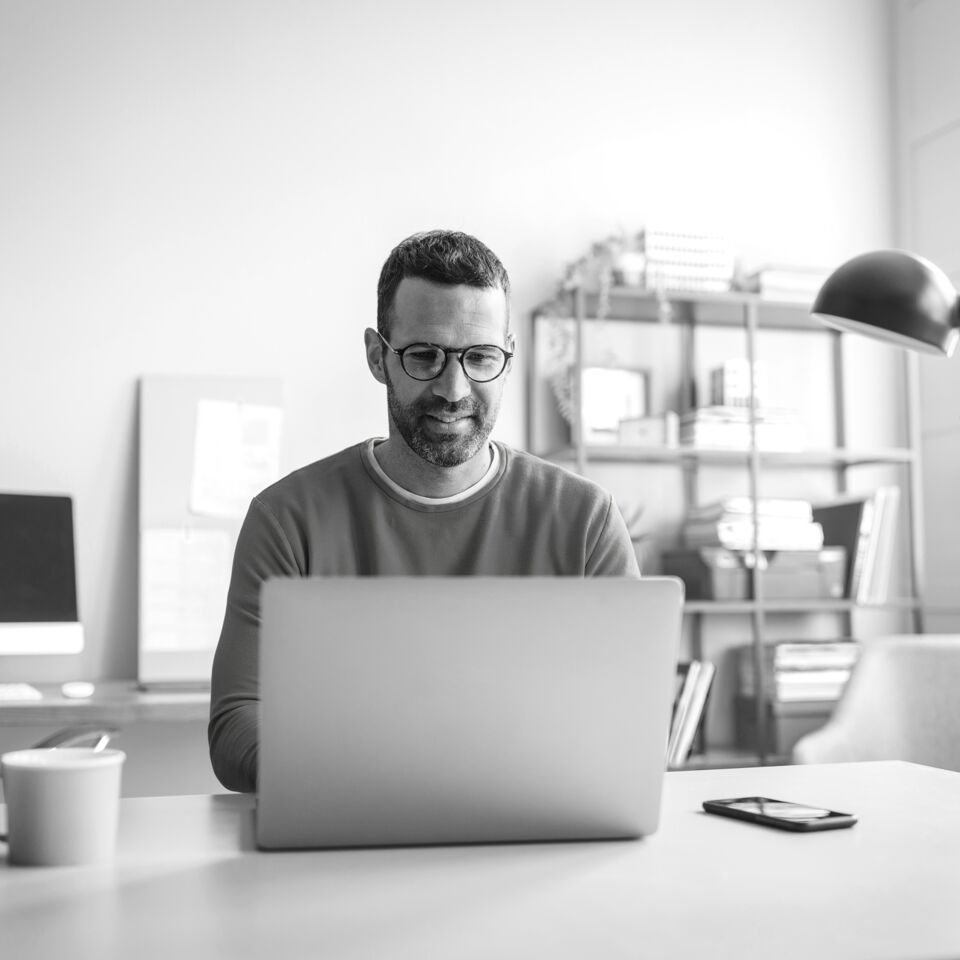 SINGLE-IMAGE_man-sitting-at-laptop_jul25