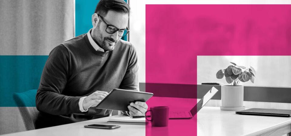 /bynder-asset/bynder:A8236A23-42A6-42FD-93743C315B5D415F/Landscape_LG/SINGLE-IMAGE_squares-man-with-tablet-at-desk-with-plant_feb24.png?1749636788000