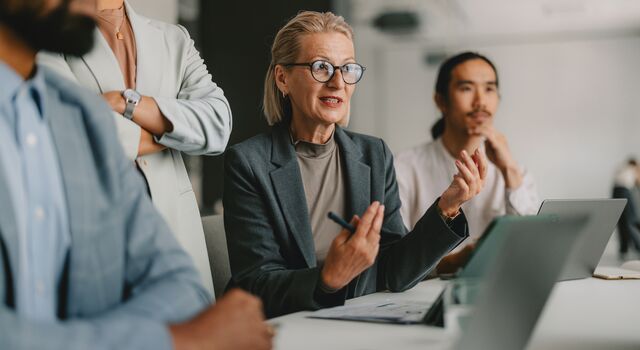 COLOUR-IMAGE_woman-with-glasses-speaking-in-meeting_jul26