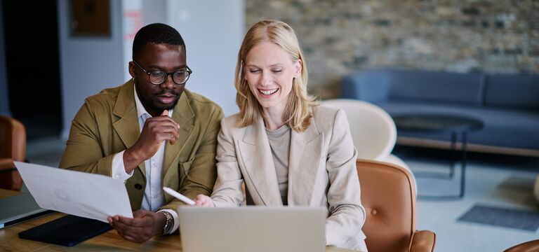 /bynder-asset/bynder:B122BC79-D3EA-41E6-AA29DBDD70AA482E/Landscape_MD/COLOUR-IMAGE_woman-and-man-in-blazers-looking-at-laptop-screen_jul26.jpg?1782917096000