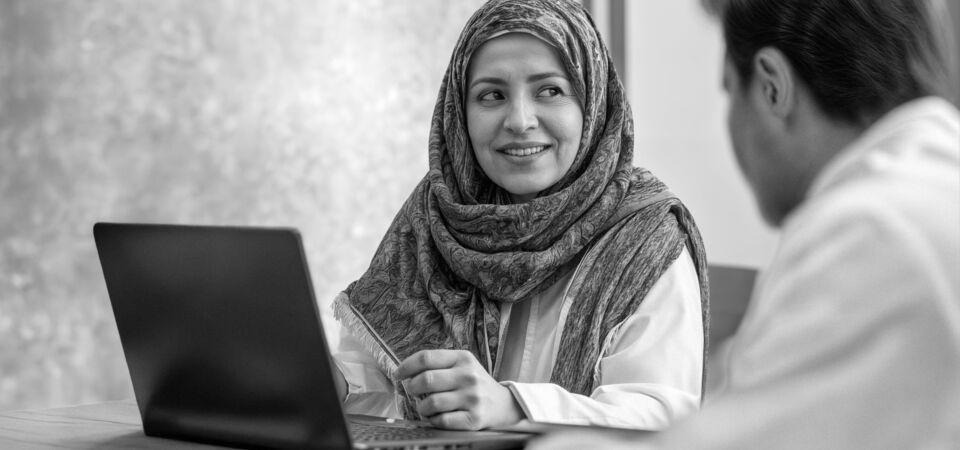 SINGLE-IMAGE_middle-east-healthcare-female-doctor-computer-male-doctor_dec24