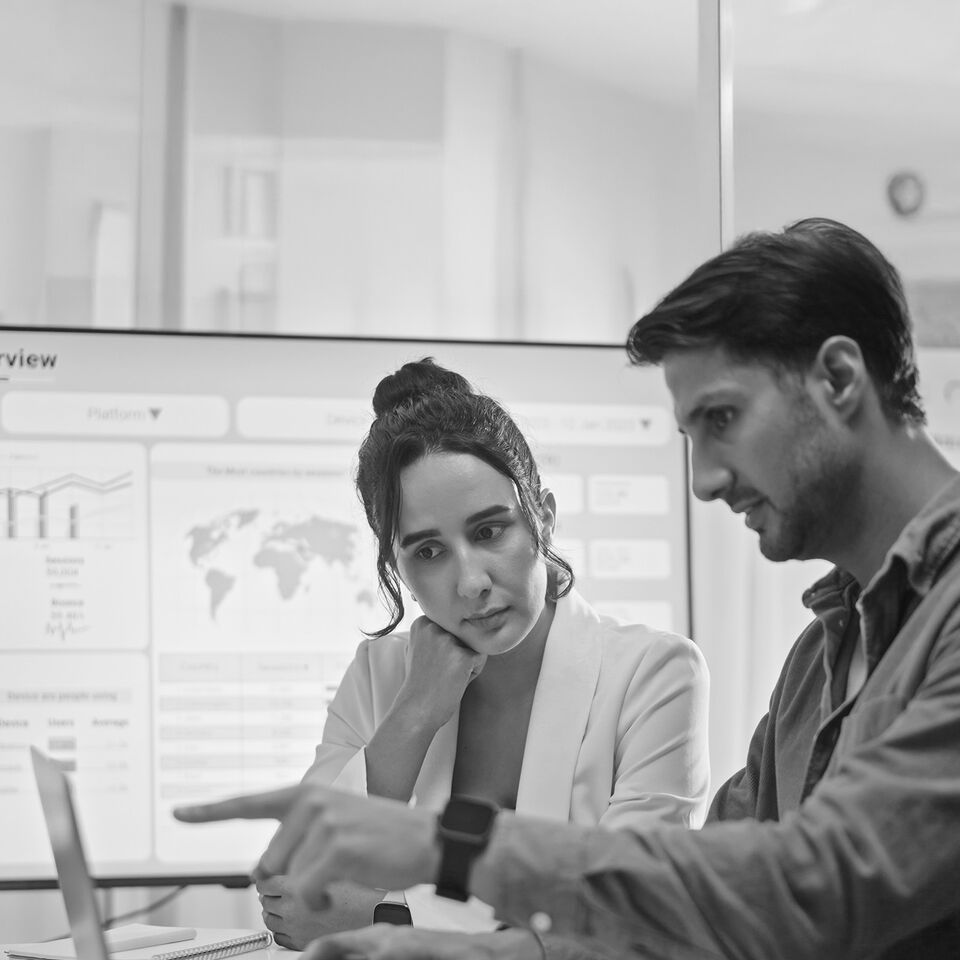 SINGLE-IMAGE_a-team-of-multiethnic-developers_jul25