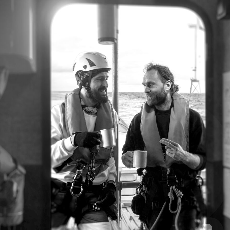 SINGLE-IMAGE_two-sailors-on-break_jan24